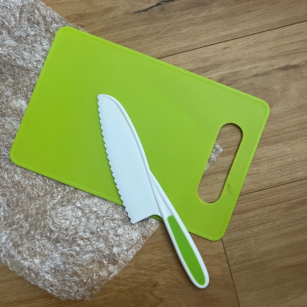Toddler Chopping Board with Safe Knife